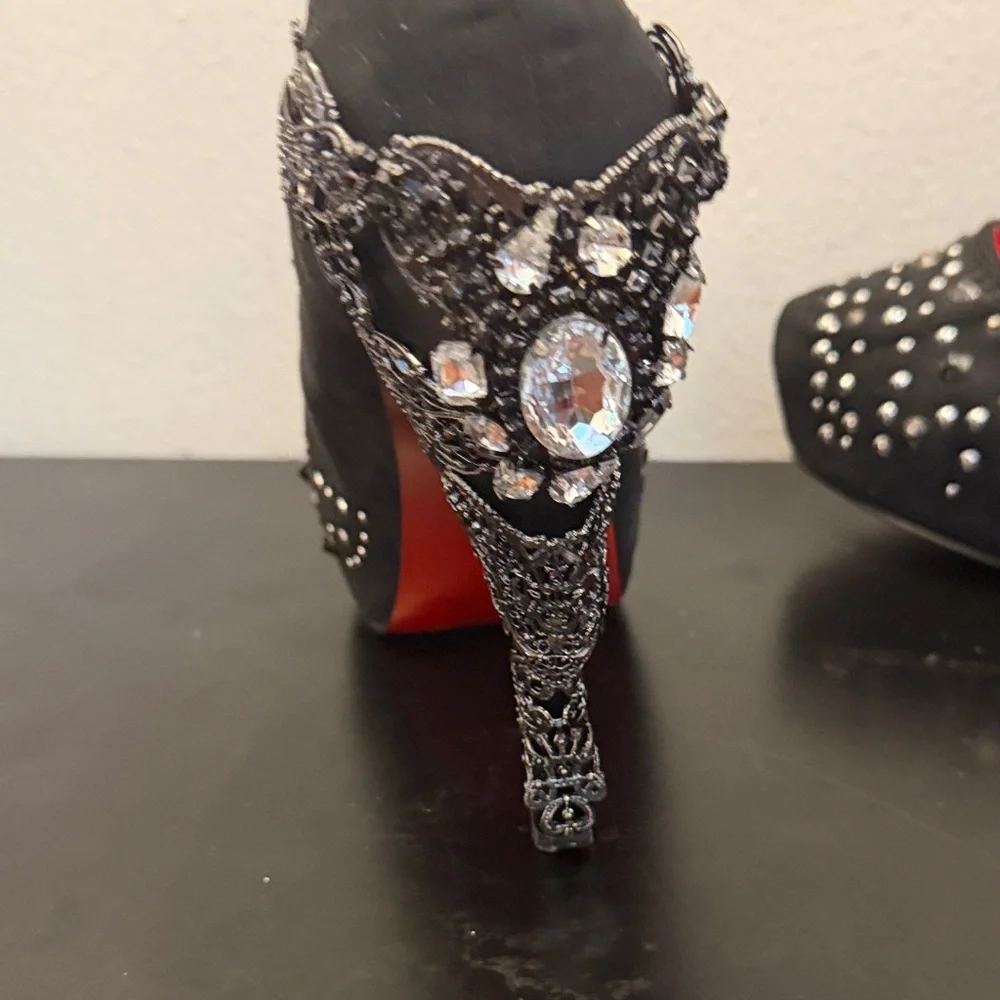 Black crystal
Studded Women's high heel Shoes - Picture 16 of 17
